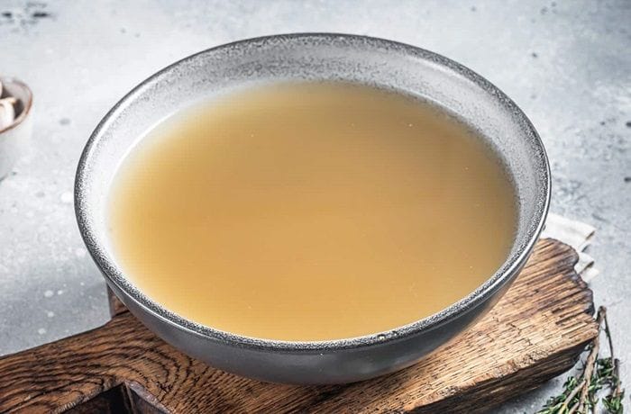 Caldo de pescado o fumet casero Caldo de pescado o fumet casero