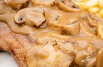 Lengua de vacuno en salsa de champiñones: Receta tradicional con un toque gourmet Lengua de vacuno en salsa de champiñones: Receta tradicional con un toque gourmet