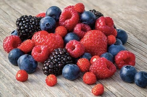 Frutos rojos Frutos rojos surtidos para acompañar el servicio de los pancakes