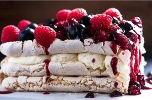 Recetas de postres típicos de Chile 12 Receta de pavlova de merengue y frutos rojos