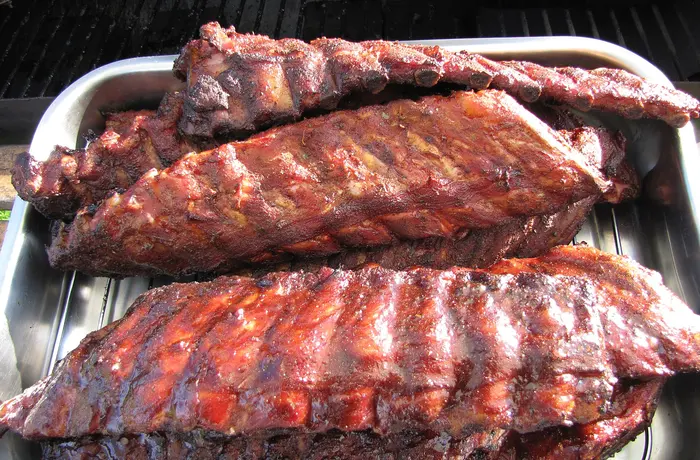 Costillar cantonés glaseado al horno cortado en costillas, receta chino chilena casera