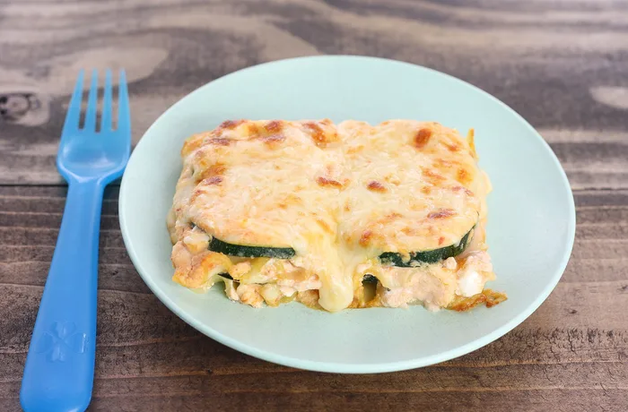 Lasaña de zapallo italiano Lasaña de zapallo italiano con carne molida y queso gratinado, receta casera chilena